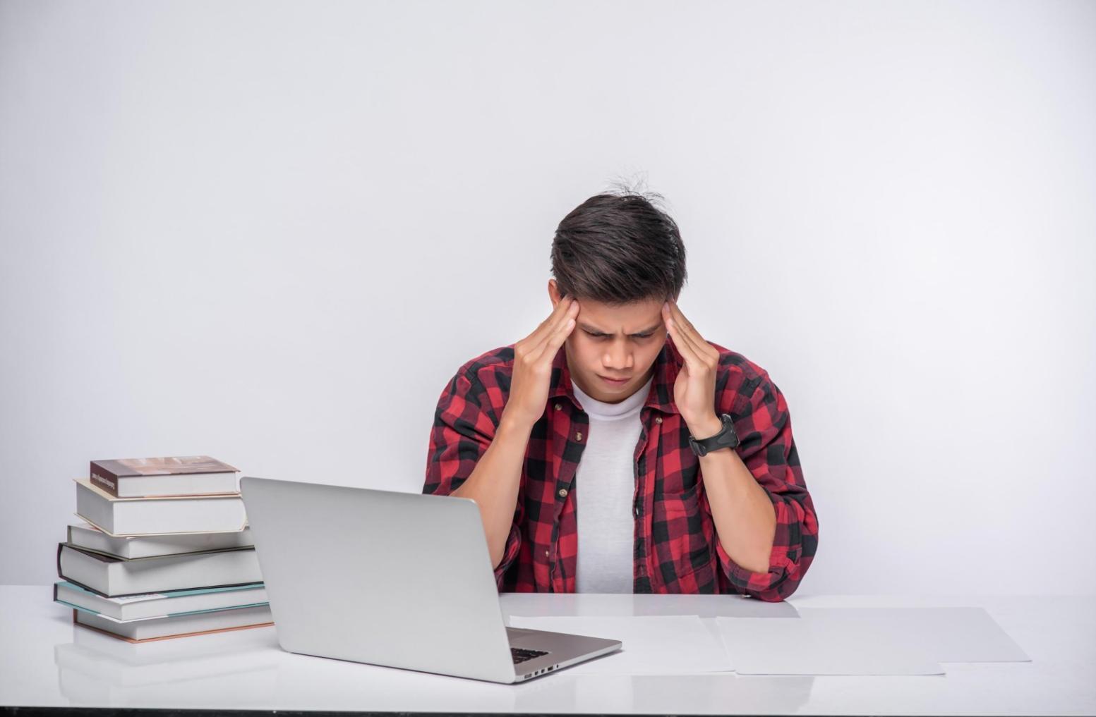 Zusammenarbeit und Beratungsgespräch in entspannter Atmosphäre